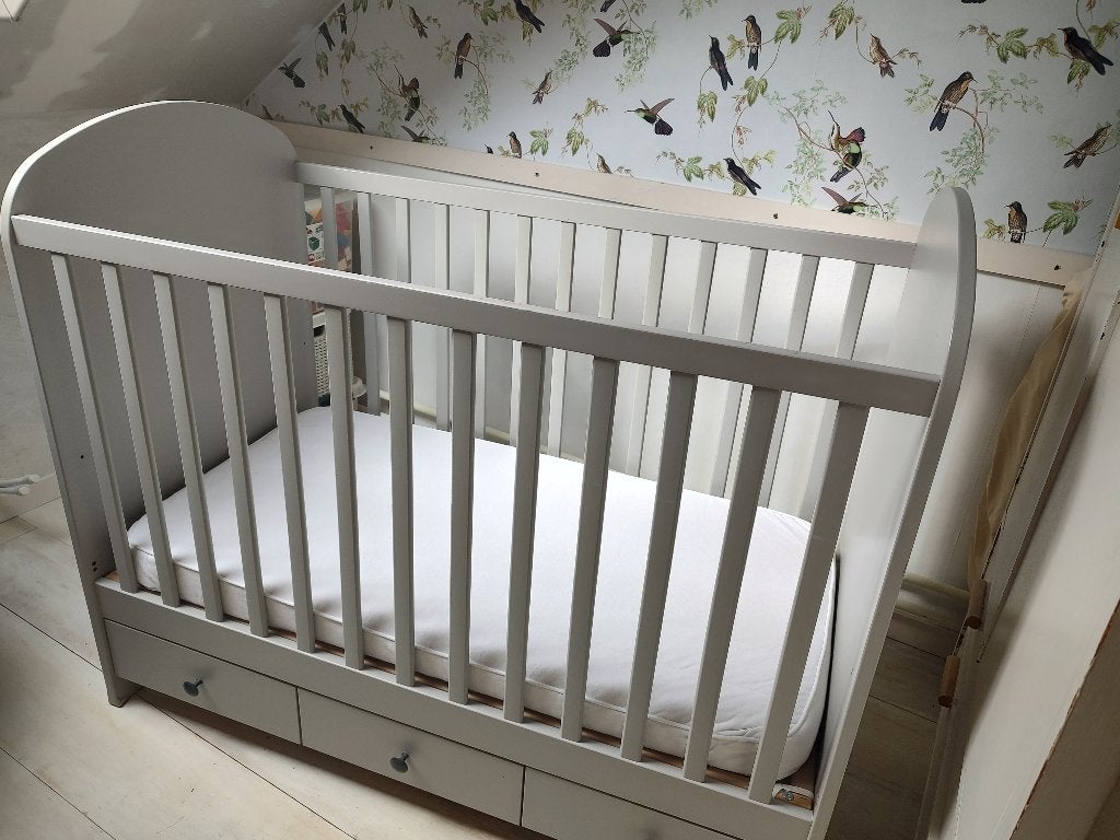 Ikea babybedje Gonatt grijs met drie lades, Kinderen en Baby's, Ophalen, Gebruikt, Minder dan 140 cm, Minder dan 70 cm