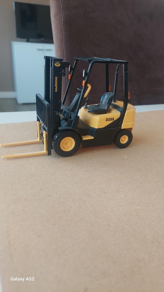 Daewoo D25S Vorkheftruck Model - Zo goed als nieuw, Overige merken, 1:32 tot 1:50, Overige typen, Ophalen of Verzenden