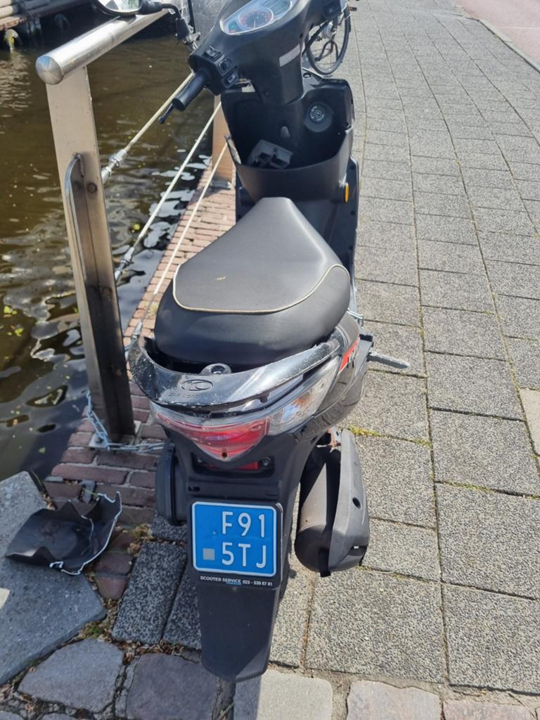 Kymco LEES TEKST, Fietsen en Brommers, Scooters | Kymco, Ophalen, Gebruikt, Benzine, Agility