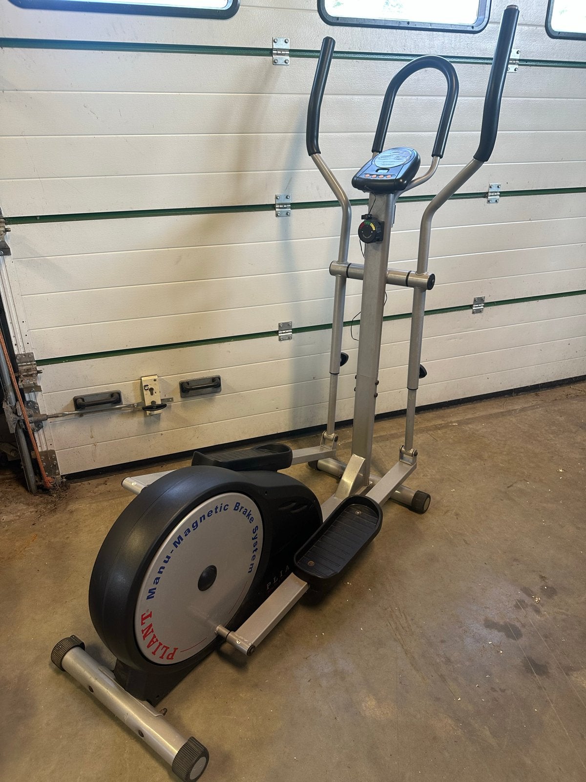 Pliant Manu-Magnetic Brake System Crosstrainer, Sport en Fitness, Fitnessapparatuur, Ophalen, Gebruikt, Armen, Crosstrainer