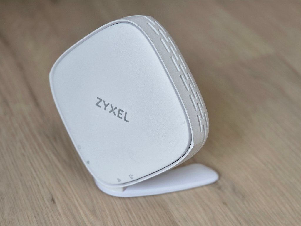 Zyxel WX5600 met OpenWrt v12.25.5 (formaat reisrouter), Computers en Software, Ophalen of Verzenden, Zo goed als nieuw, Router