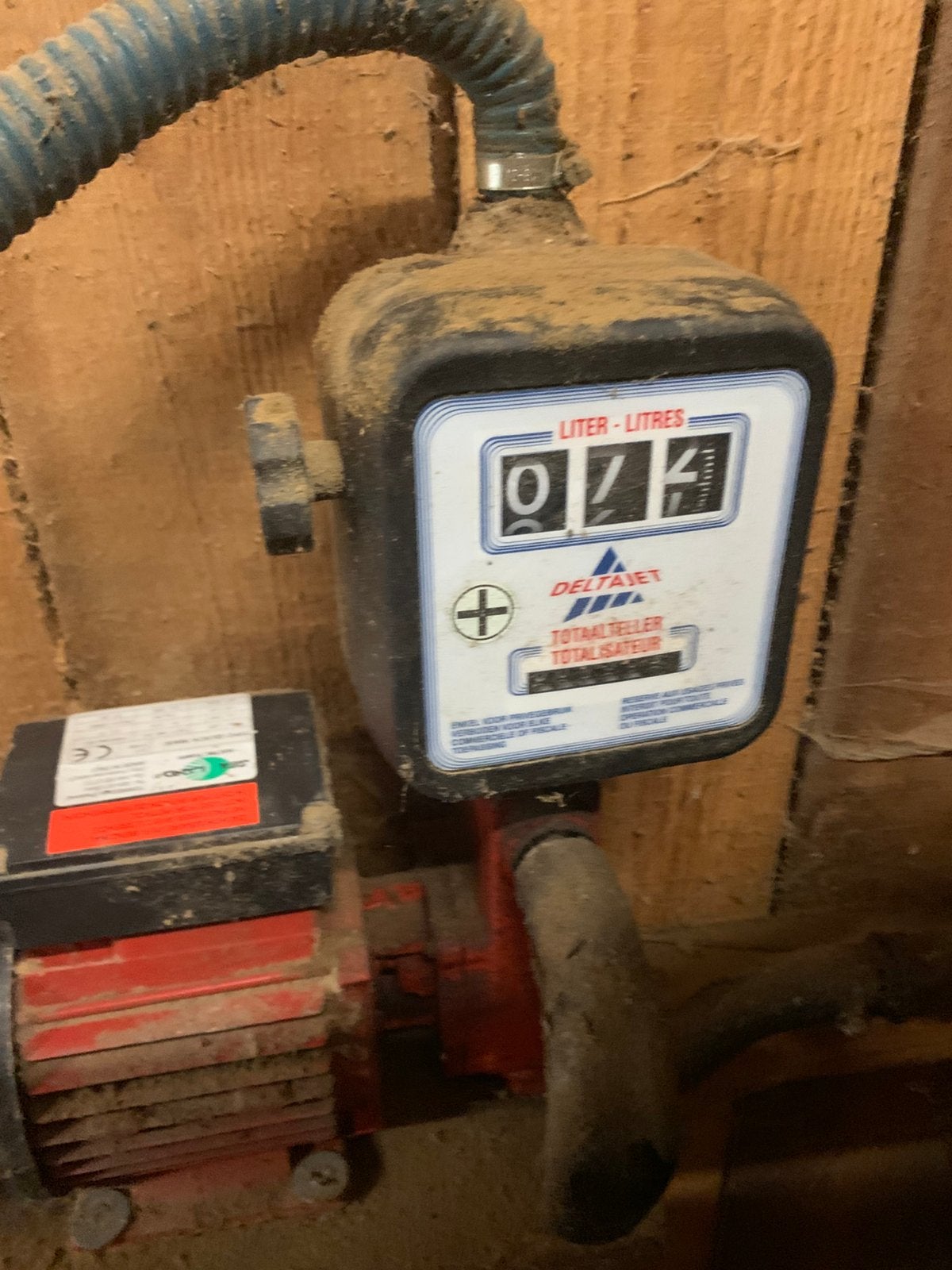Dubbelwandige diesel tank 2500 liter met pomp op 220 volt, Doe-het-zelf en Verbouw, Gereedschap | Lasapparaten, Ophalen, Zo goed als nieuw