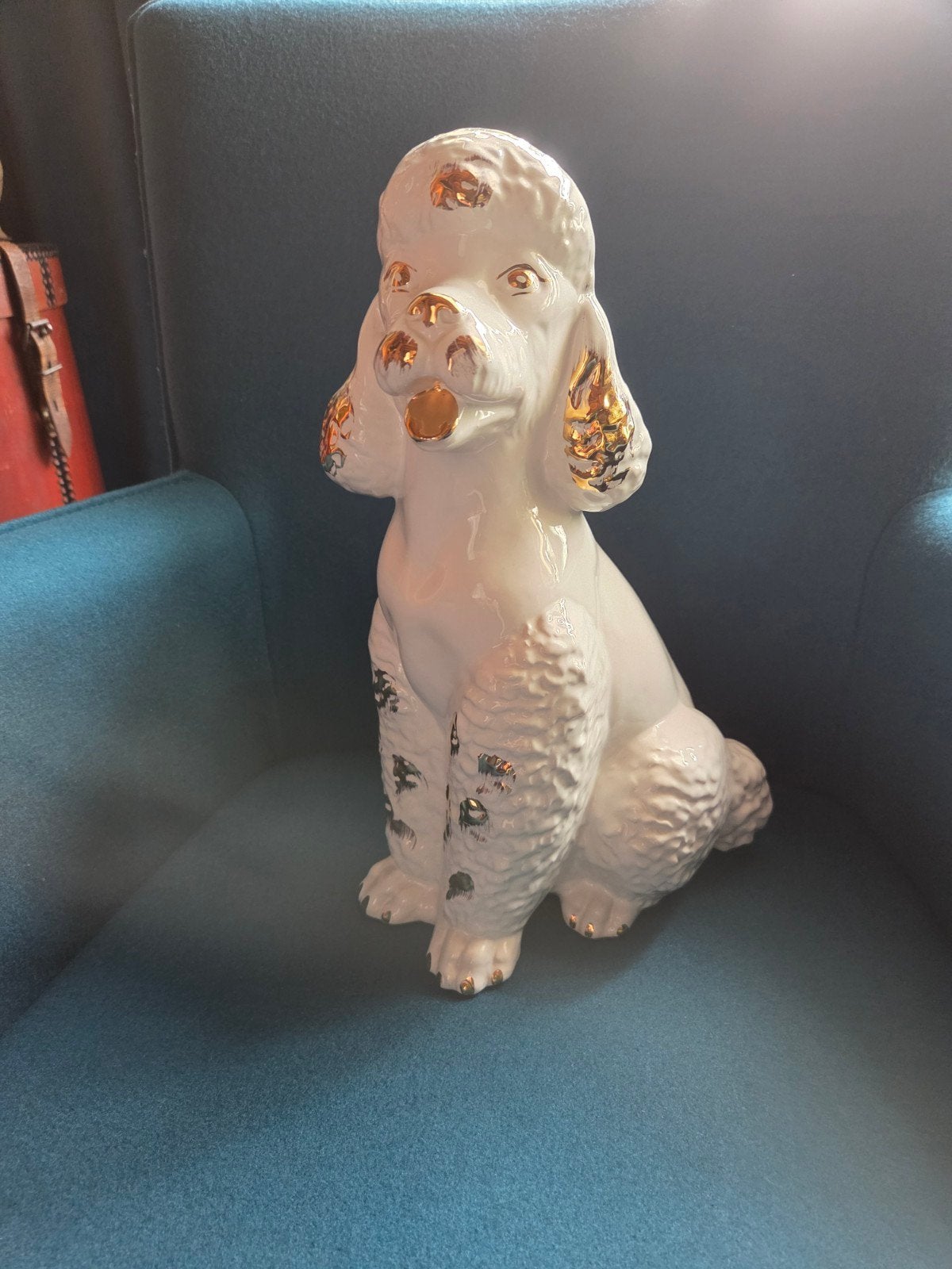 groote witte porseleinen poedel met gouden accenten, Verzamelen, Ophalen of Verzenden, Zo goed als nieuw, Dier