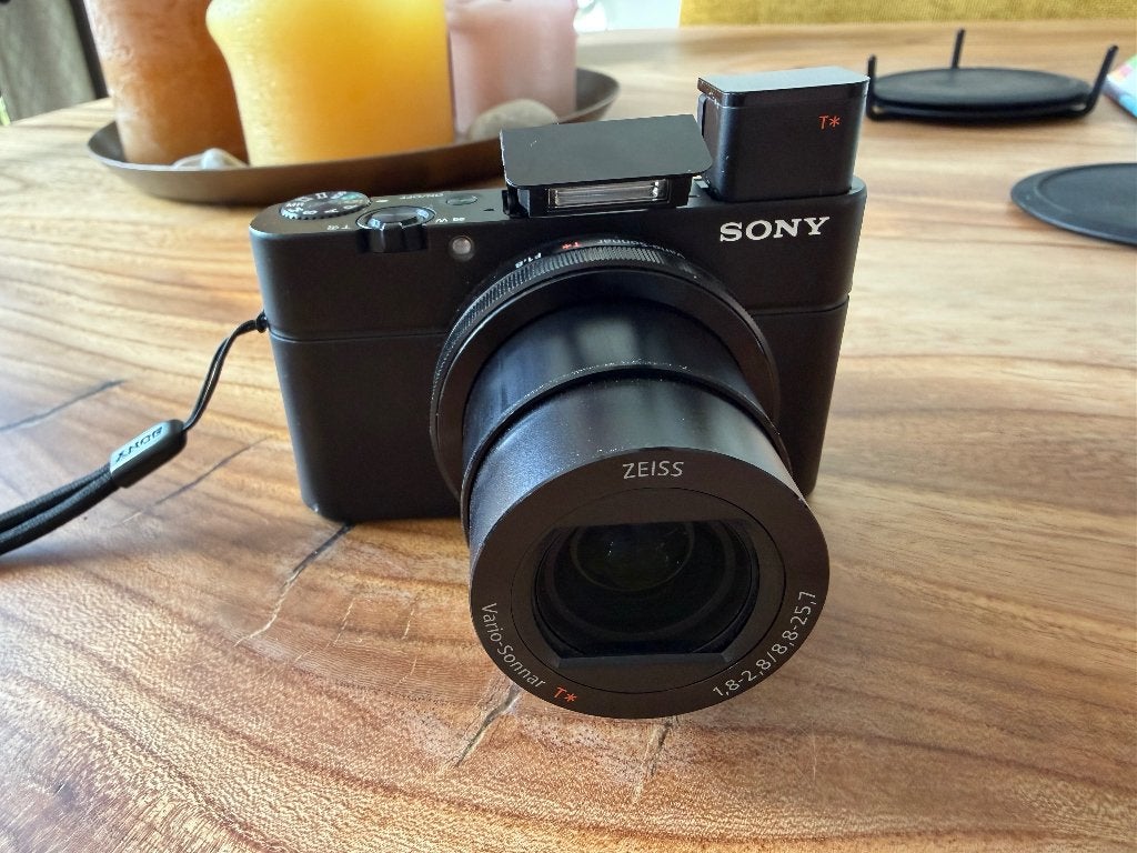Sony RX100III of RX1003 compactcamera, Ophalen, Zo goed als nieuw, Ingebouwde flitser, Compactcamera