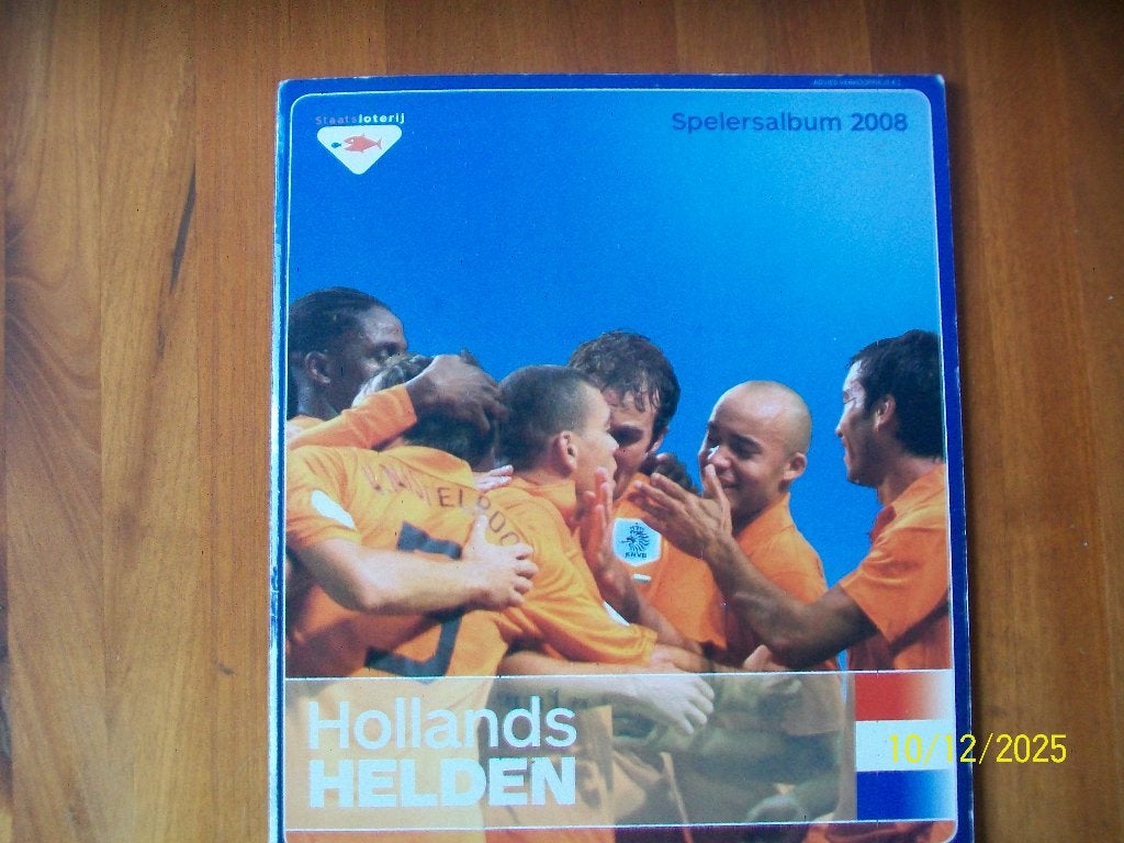 Hollandse Helden - Spelersalbum Oranje 2008, Verzenden, Zo goed als nieuw, Overige binnenlandse clubs, Poster, Plaatje of Sticker