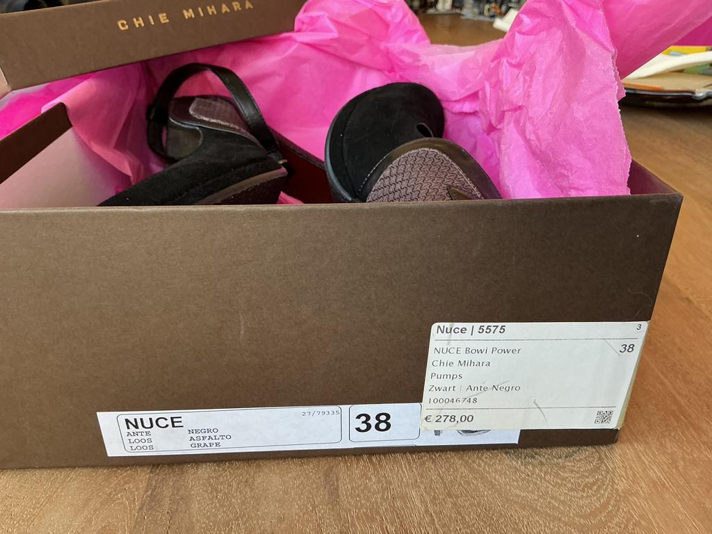 Chie Mihara pumps, Kleding | Dames, Schoenen, Pumps, Overige kleuren, Ophalen of Verzenden, Zo goed als nieuw