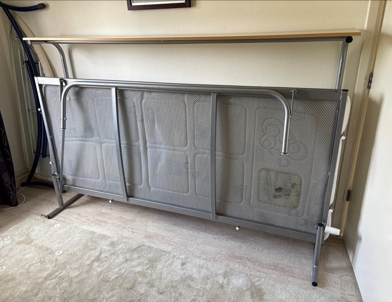 Handig opklapbed met comfortabel matras en plank, Huis en Inrichting, Slaapkamer | Bedden, Ophalen, Gebruikt, Eenpersoons, Overige maten