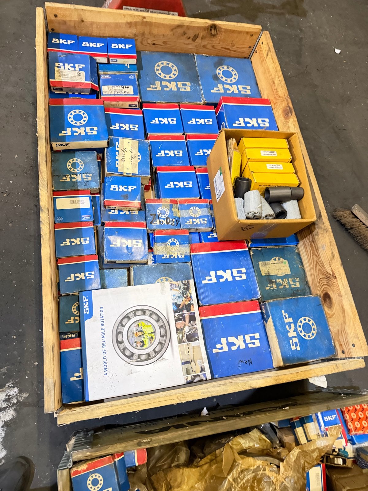 Twee pallets SKF kogelagers - Diverse maten en types, Ophalen of Verzenden