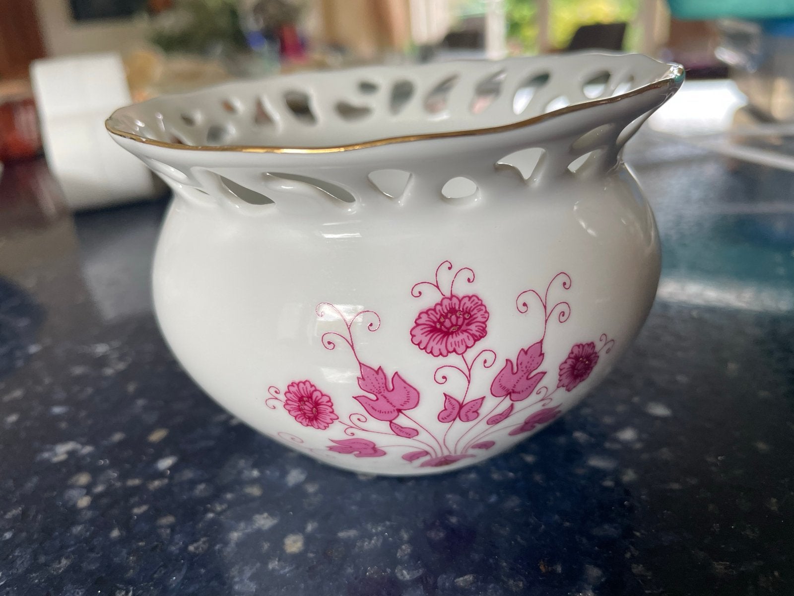Hollohaza Hongarije Bonbonnière met Roze Bloemmotief, Antiek en Kunst, Antiek | Porselein, Ophalen of Verzenden
