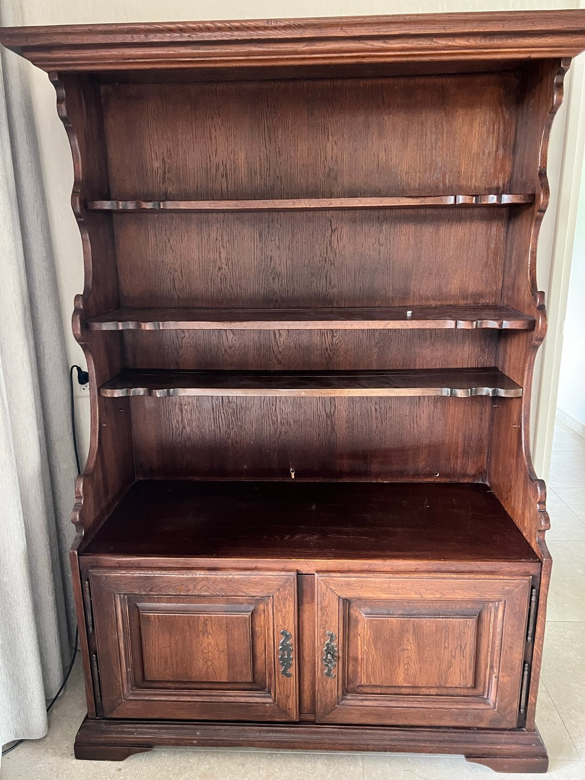 Donker eiken houten boekenkast met opbergruimte, Ophalen, Gebruikt, 100 tot 150 cm, Eikenhout