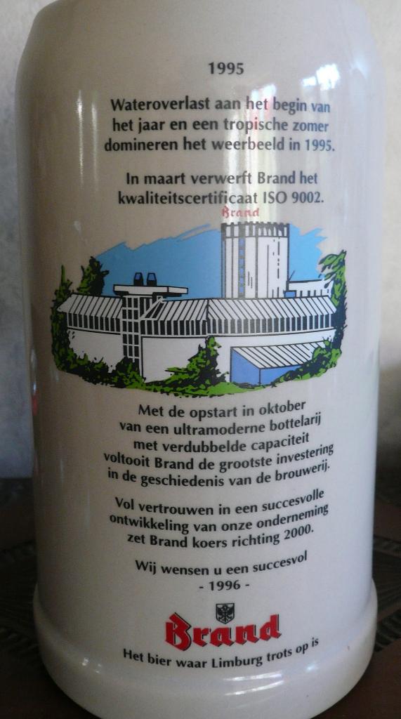 grote aardewerk BRAND BIER liter bierpul Limburg 1995, Ophalen of Verzenden, Zo goed als nieuw, Pul(len), Brand