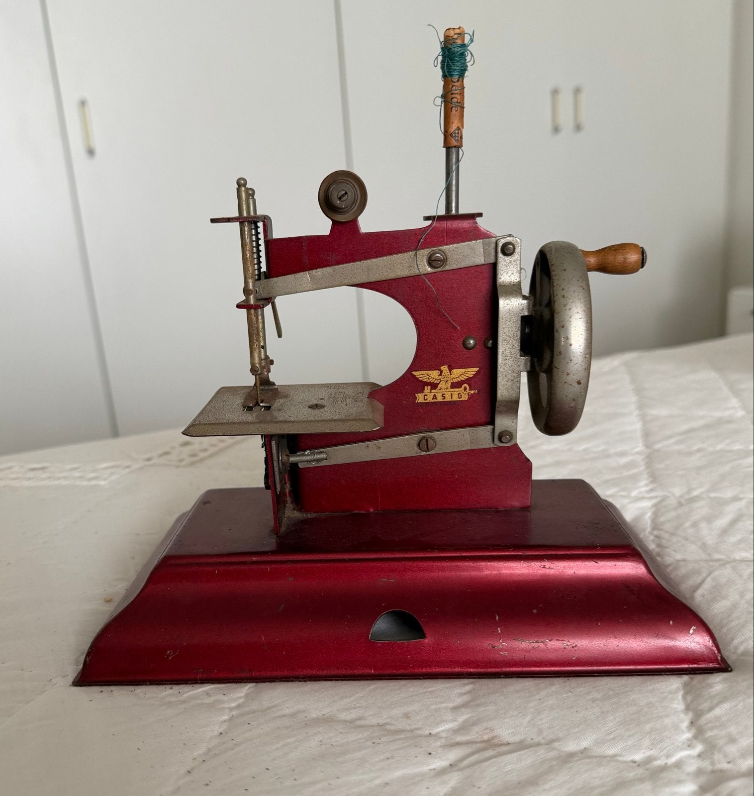 Antieke Casige Kindernaaimachine - Decoratief, Hobby en Vrije tijd, Naaimachines en Toebehoren, Ophalen, Gebruikt, Naaimachine