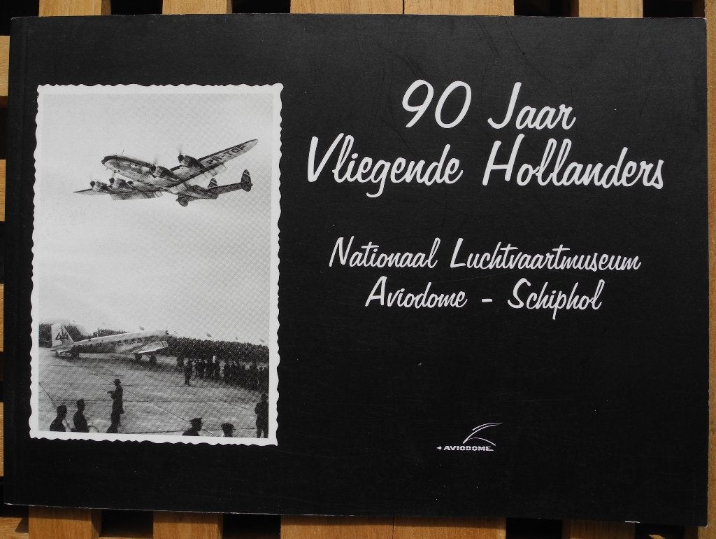90 jaar Vliegende Hollander ISBN: 9070026031, Verzamelen, Ophalen of Verzenden, Zo goed als nieuw, Boek of Tijdschrift