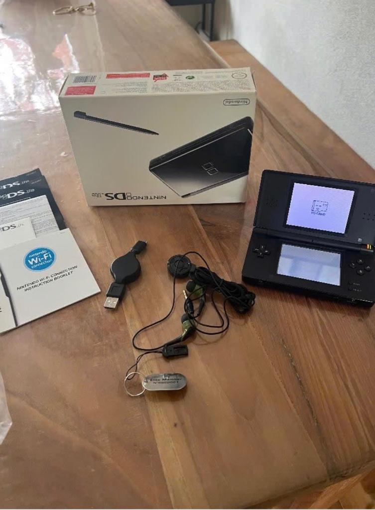 Nitendo DS lite, Spelcomputers en Games, Spelcomputers | Nintendo DS, Ophalen, Gebruikt, Zwart, Met beschermhoes of tas