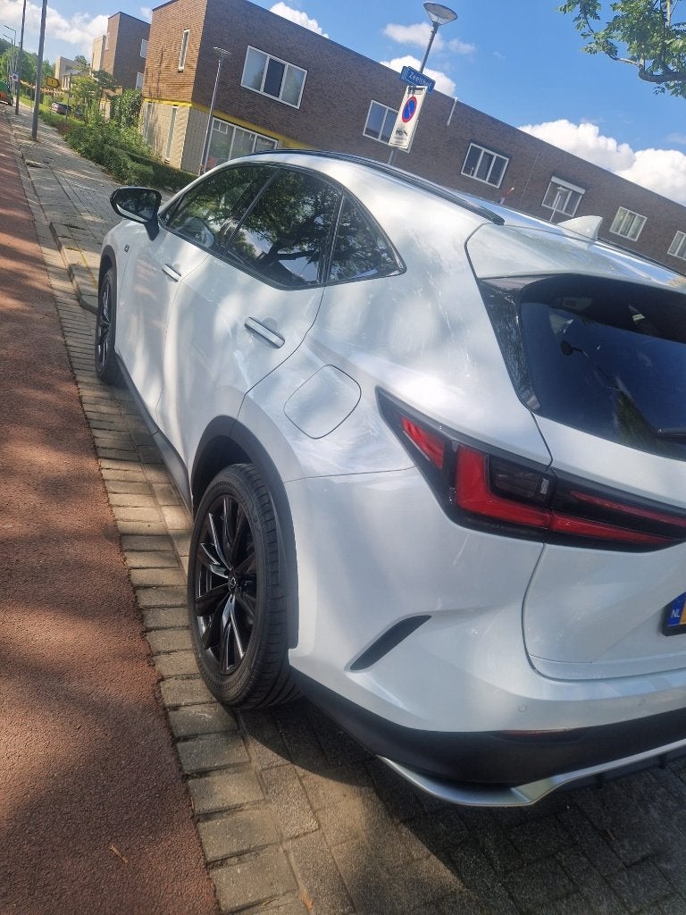 Lexus NX 450h sport+ Hybrid 306pk AWD CVT 2023 Wit, Auto's, Automaat, Zwart, 4 cilinders, 2487 cc