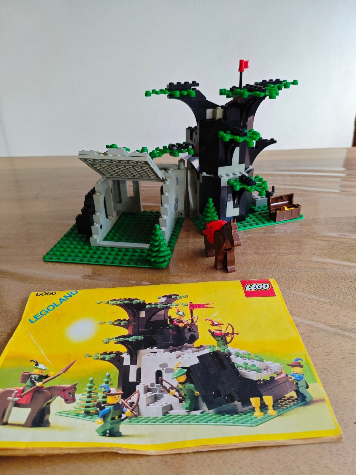 Lego set 6066 Camouflaged outpost met instructies geen Figs, Kinderen en Baby's, Speelgoed | Duplo en Lego, Gebruikt, Lego, Ophalen of Verzenden