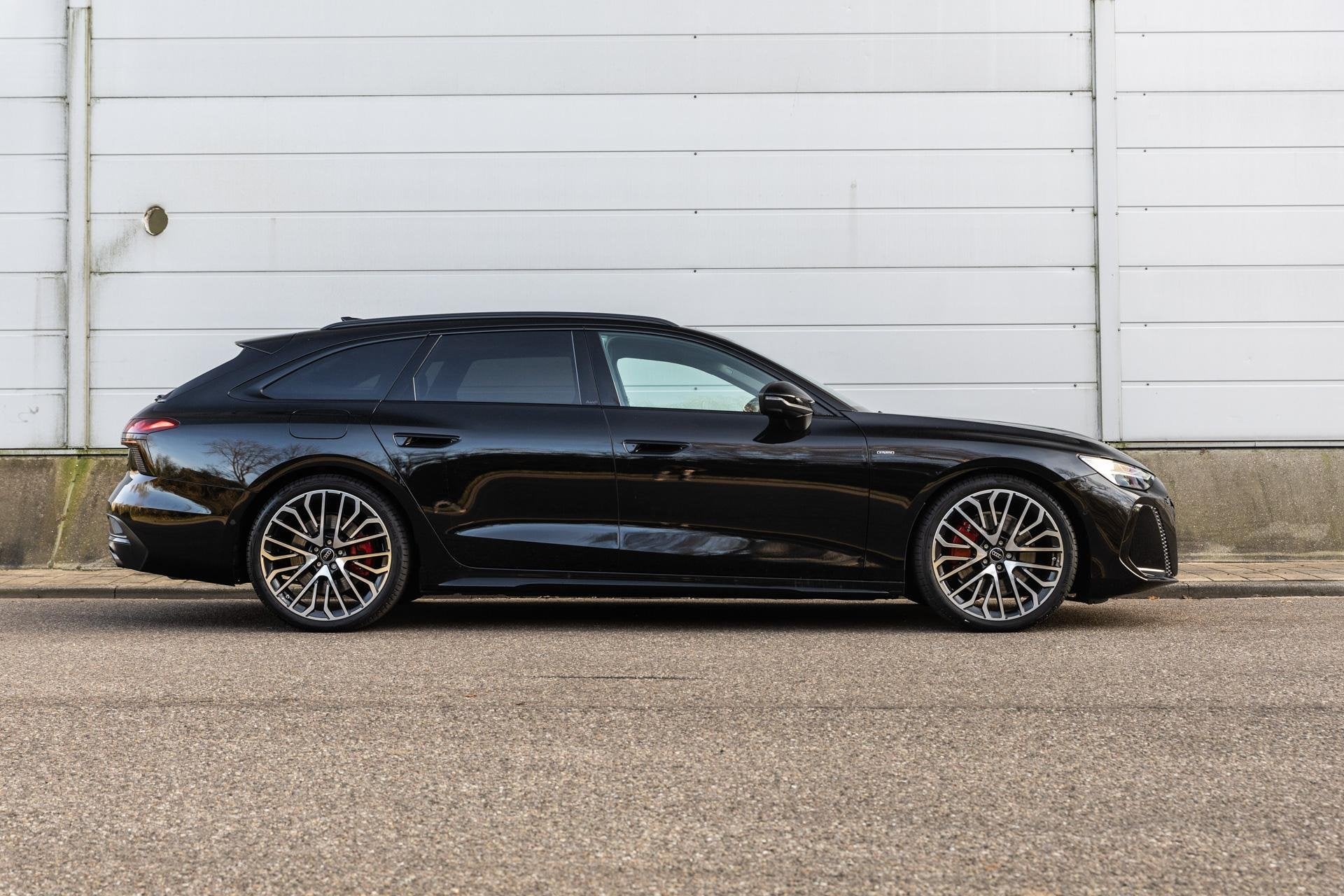 Audi A6 Avant 2.0 e-hybrid 367pk quattro S Edition Competiti, Auto's, Automaat, 12 maanden, Stof, 2165 kg