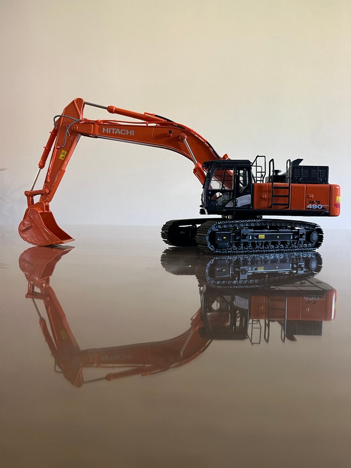 Hitachi ZX 490 LCH-6 rupsgraafmachine TMC, Hobby en Vrije tijd, Modelauto's | 1:50, Ophalen of Verzenden, Zo goed als nieuw, Hijskraan, Tractor of Landbouw