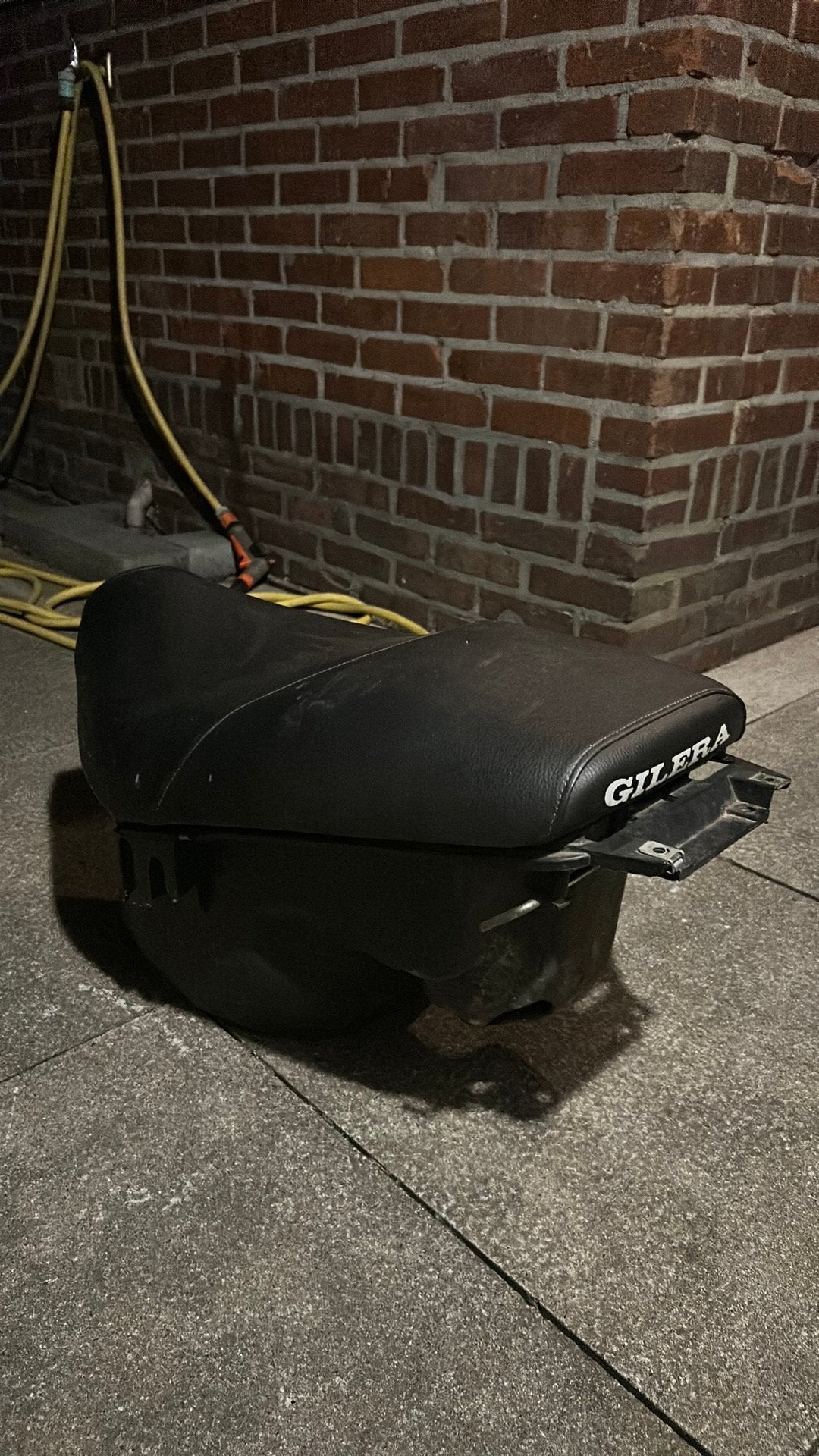 Gilera runner zadel met bak, Ophalen of Verzenden