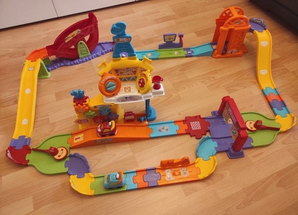 Toet Toet Auto's Racecircuit met 2 autootjes, Overige merken, Zelf te bouwen, Ophalen of Verzenden, Handmatig