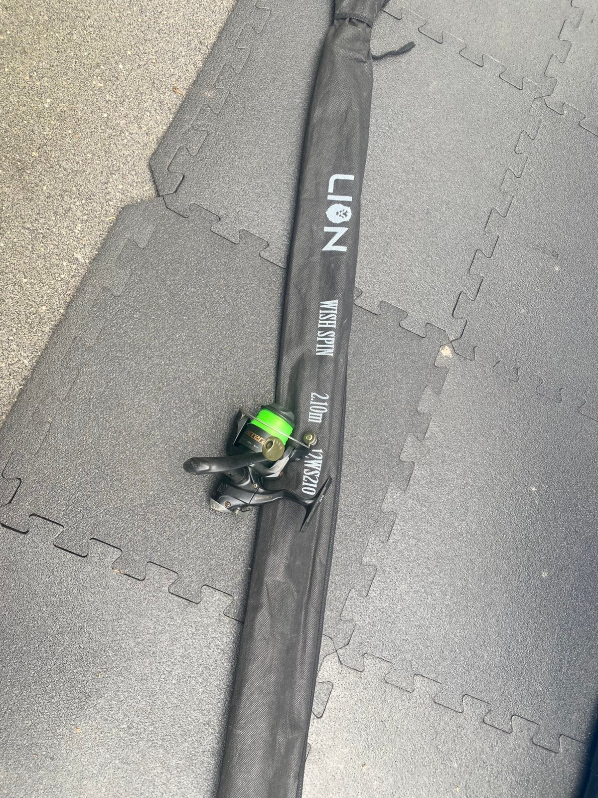 Lion Wish Spin 2.10m Werphengel met Okuma Carrera Molen, Ophalen, Gebruikt, Complete set