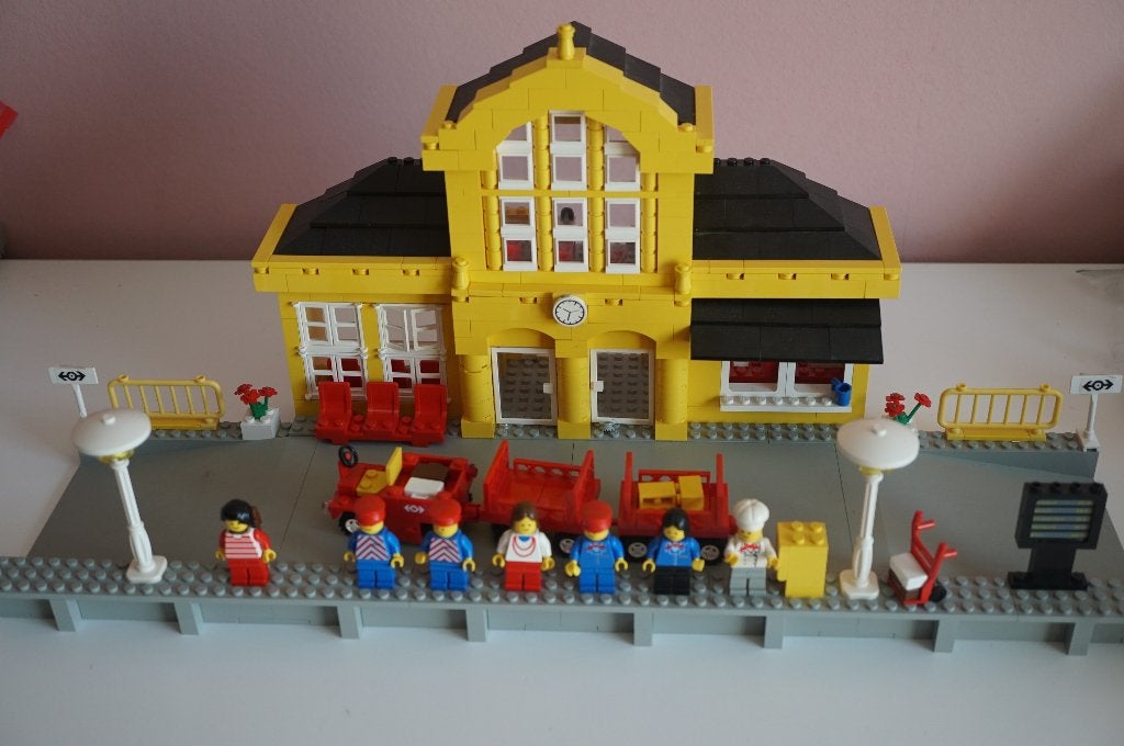 9 volt Lego trein station met figuren en accessoires 4554, Kinderen en Baby's, Speelgoed | Duplo en Lego, Lego, Complete set, City