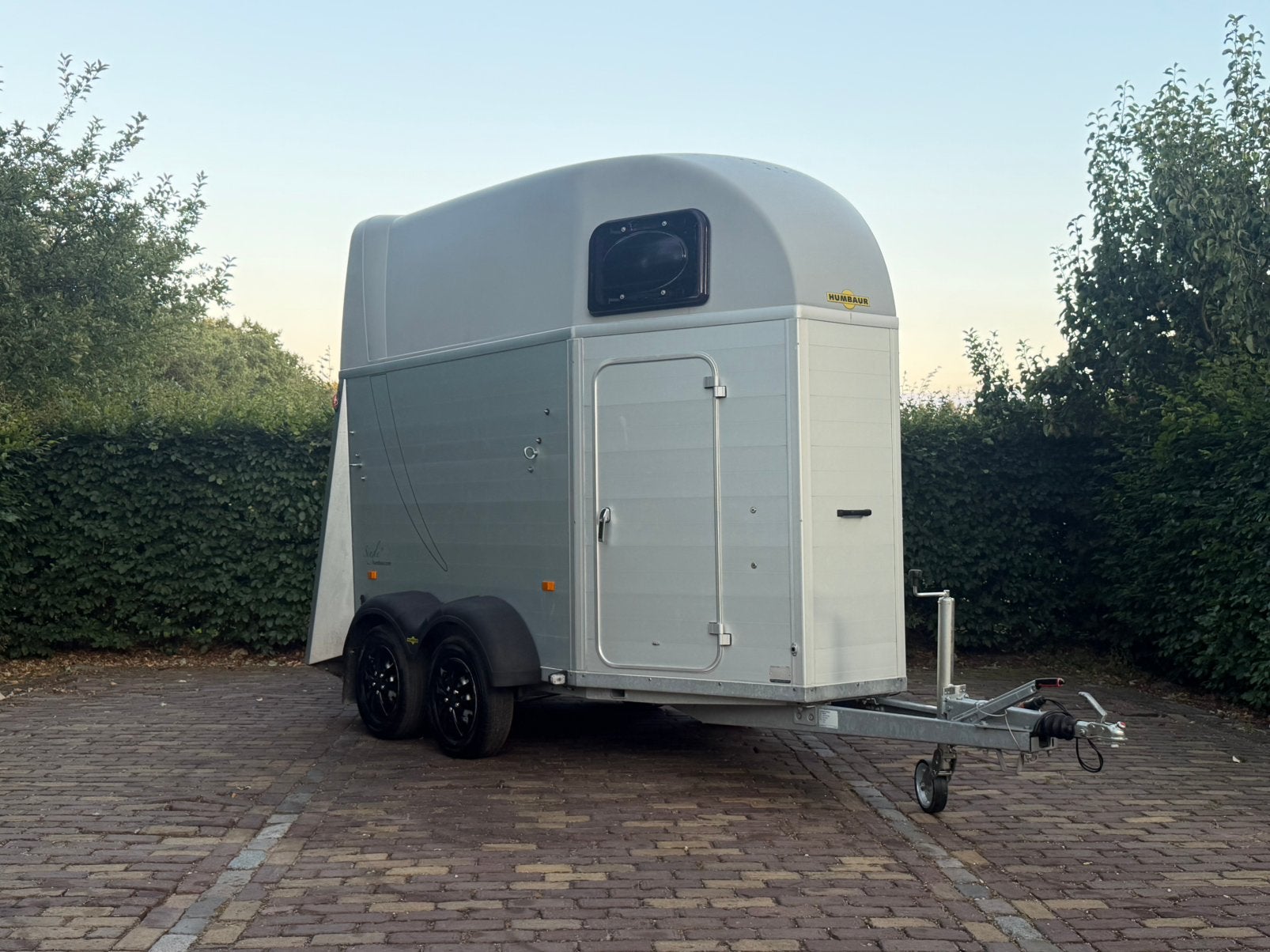 Mooie 1.5 paards humbaur single vol aluminium met zadelkamer, Ophalen, Aluminium, Zo goed als nieuw, 5453SL