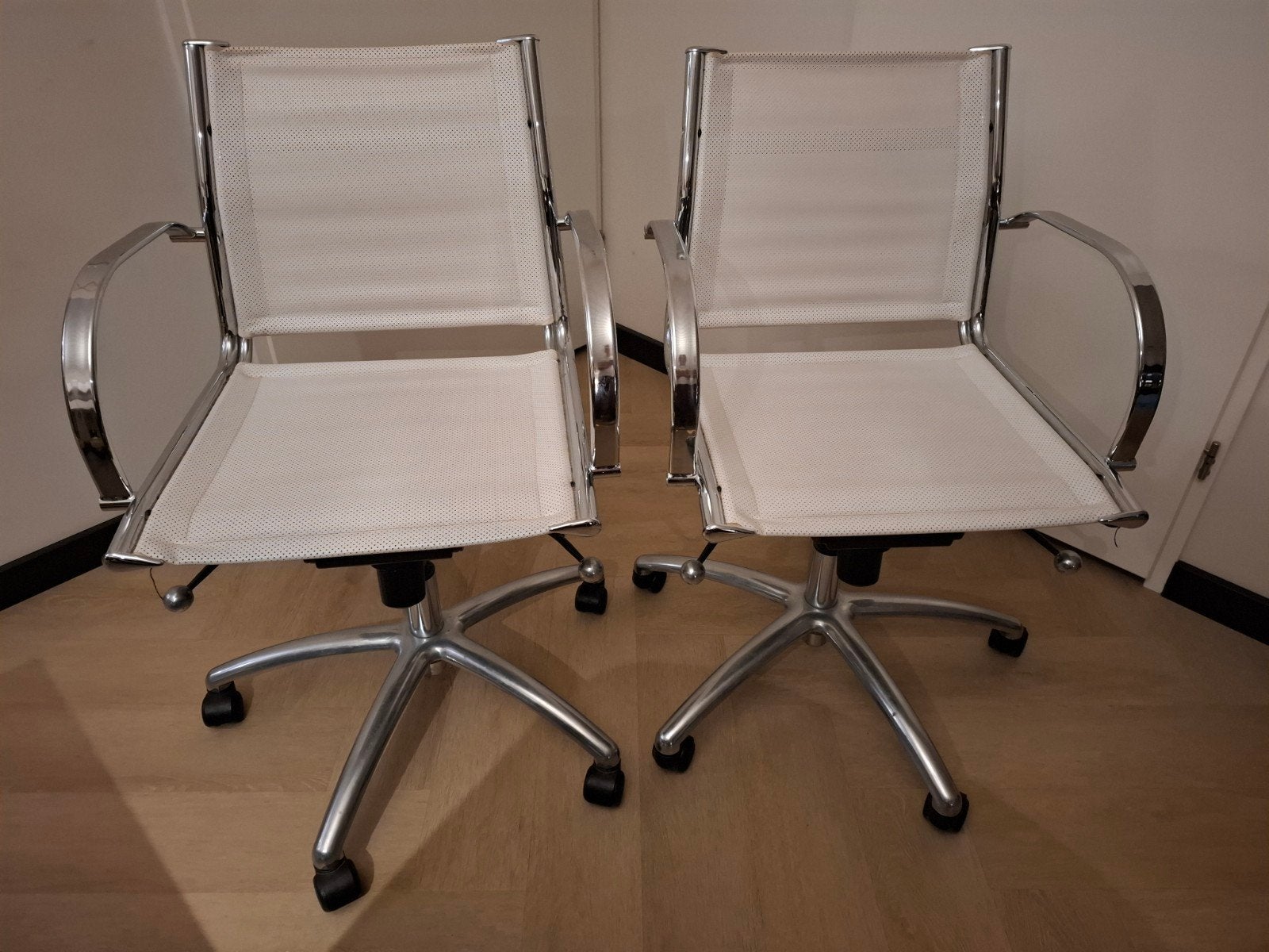 2 vintage Sitland design bureaustoelen, Ophalen, Zo goed als nieuw, Wit