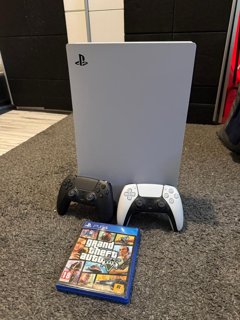PlayStation 5 Disc Edition + 2 Controllers + GTA V, Spelcomputers en Games, Spelcomputers | Sony PlayStation 5, Ophalen of Verzenden