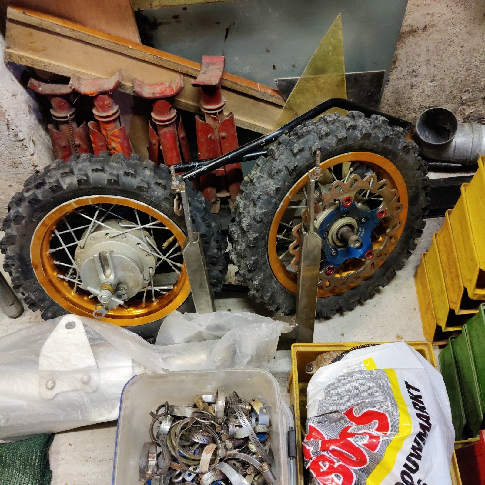 Twee kleine off-road motorwielen met remklauwen, Ophalen of Verzenden, Gebruikt, Overige typen
