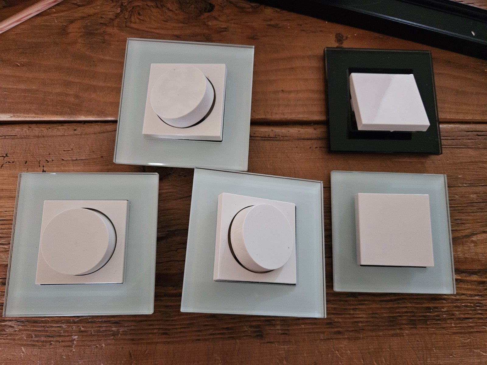Gira dimmers en schakelaars met glazen afdekramen, Doe-het-zelf en Verbouw, Elektra en Kabels, Ophalen, Gebruikt, Gira, Dimmer