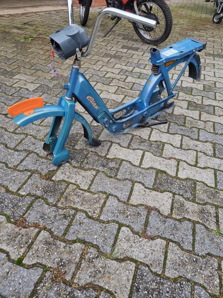 GEZOCHT!! vespa ciao frame met of zonder kenteken, Fietsen en Brommers, Ophalen, Zo goed als nieuw, Frame, Vespa