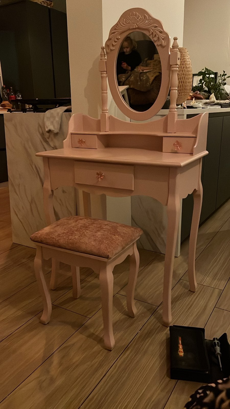 Roze kaptafel met spiegel en krukje, Ophalen, Gebruikt, 100 tot 150 cm, 50 tot 100 cm