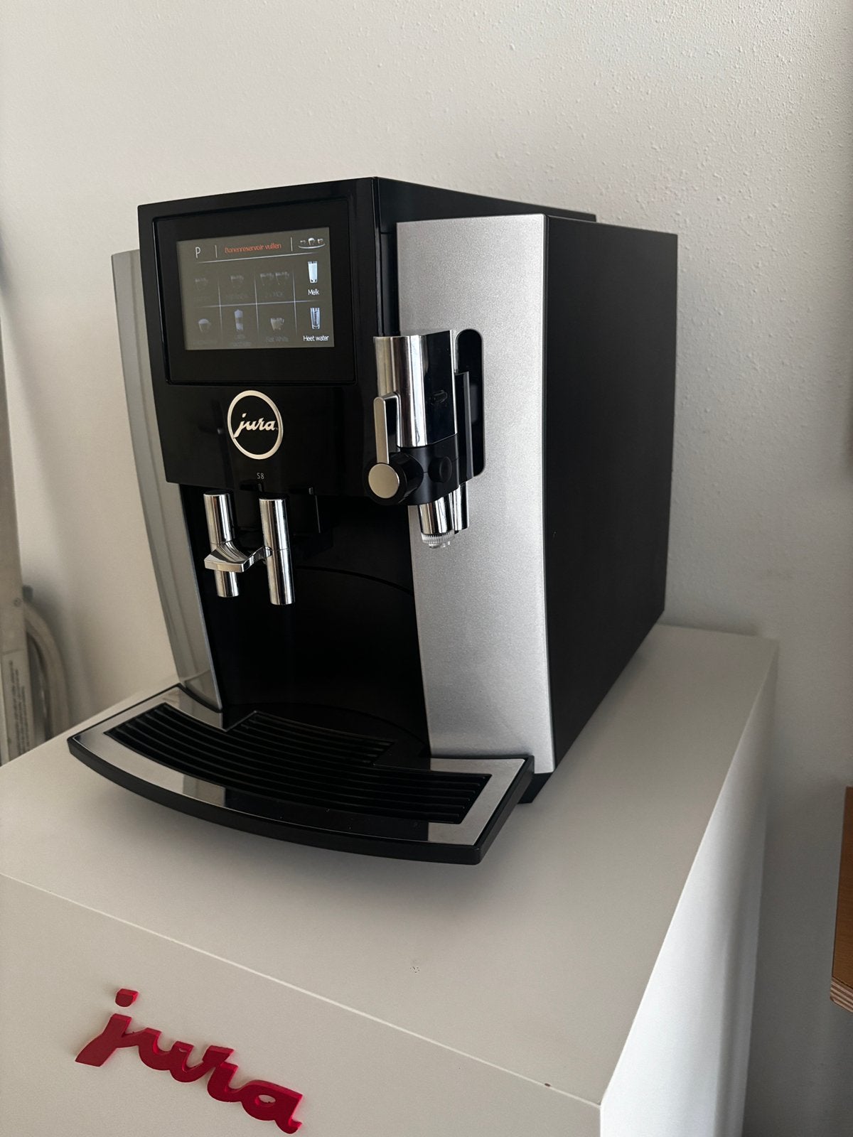jura S8.  Touchscreen MND Garantie, 10 kopjes of meer, Koffiemachine, Ophalen of Verzenden, Zo goed als nieuw