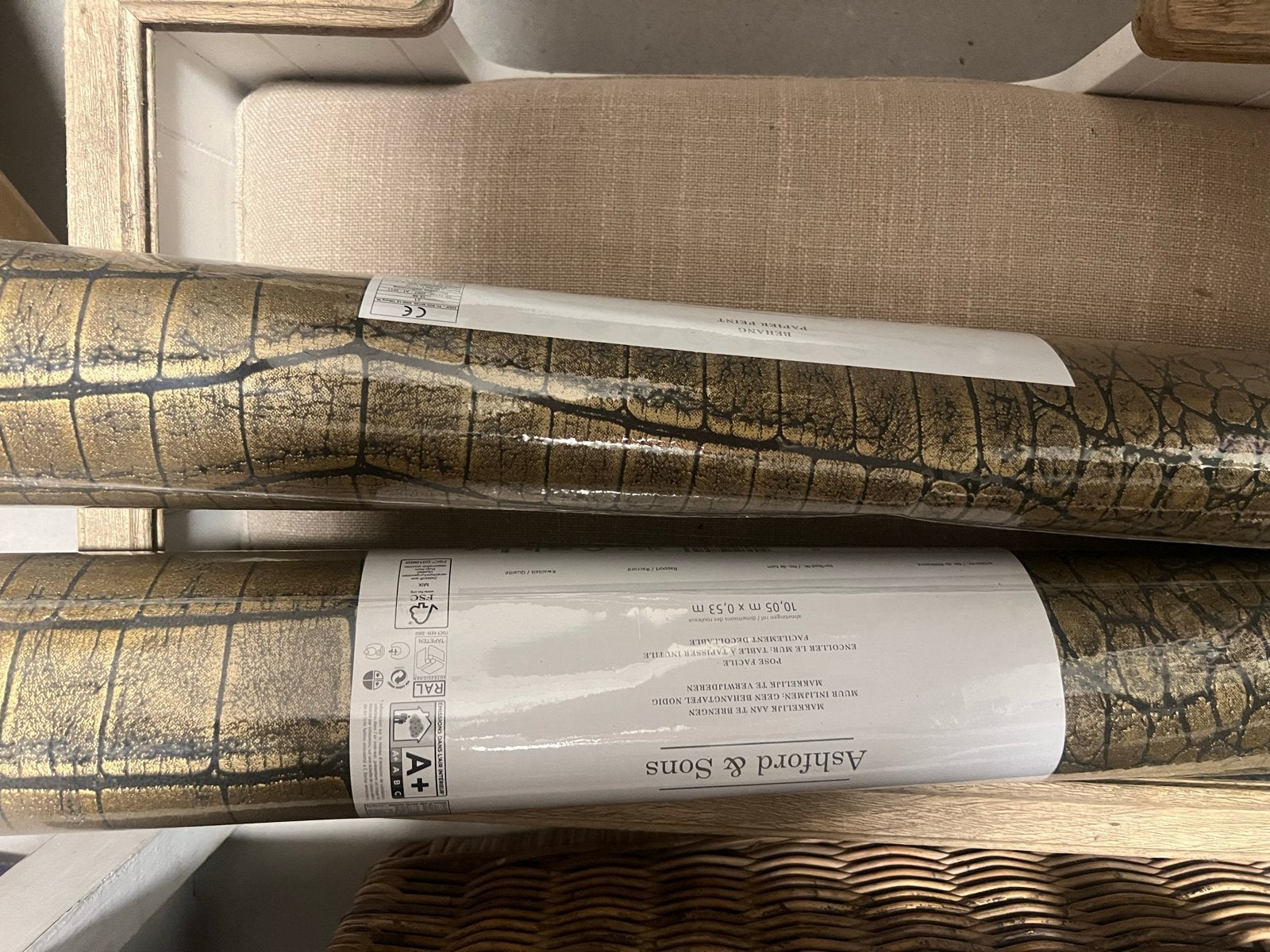 NIEUWLuxe Ashford & Sons Behang - Krokodillenleer Goud/Zwart, Huis en Inrichting, Stoffering | Behang, Zwart, minder dan 10 m²