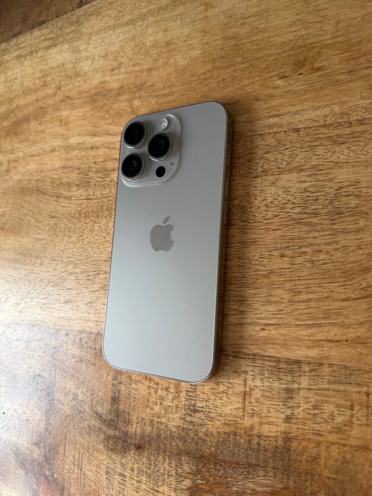 iPhone 16 Pro 128GB Naturel Titanium - Zo goed als nieuw, 128 GB, Zo goed als nieuw, Zonder simlock, Grijs
