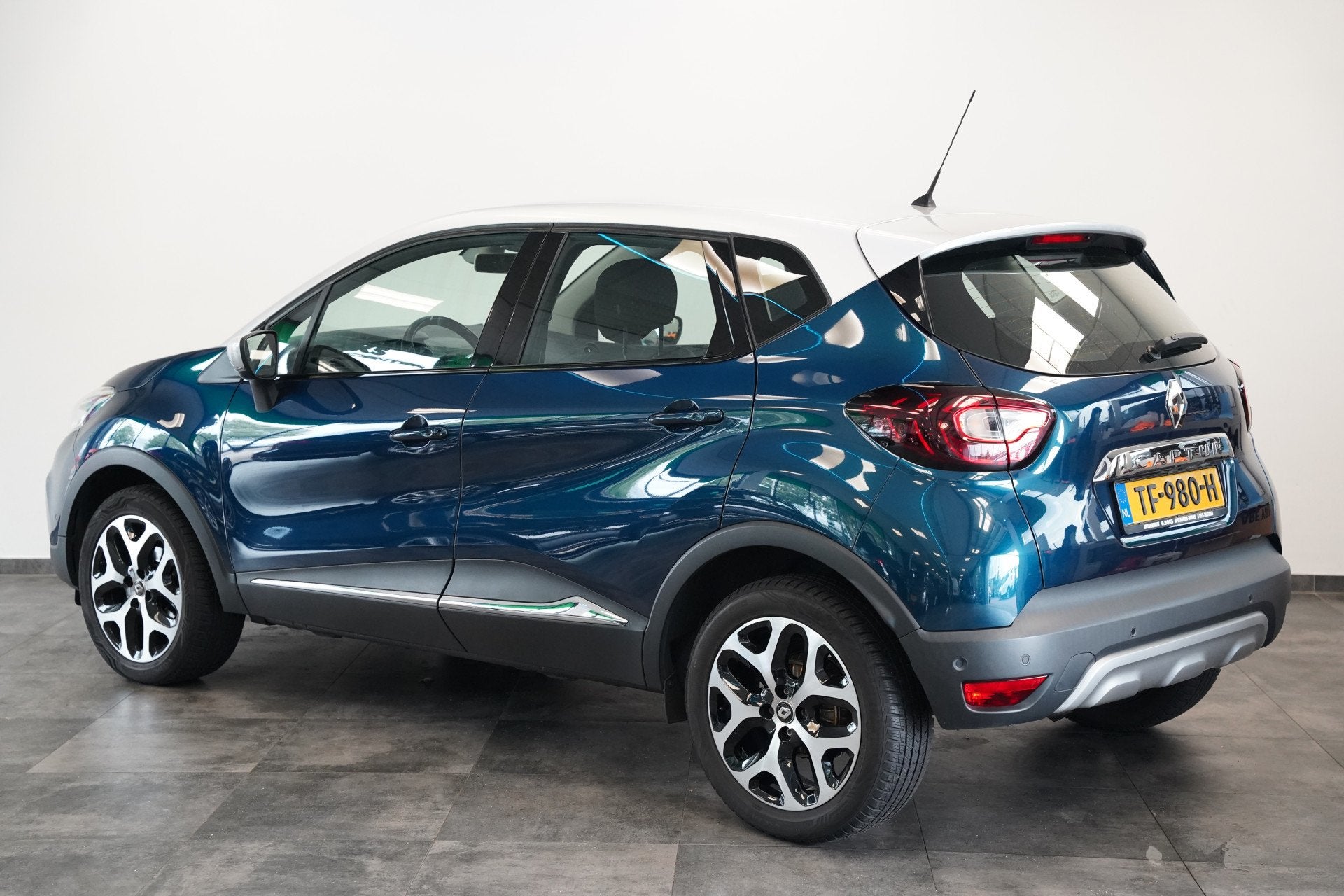 Renault Captur 0.9 TCe Intens Navigatie Full-led 107pk!, Voorwielaandrijving, 898 cc, Stof, Gebruikt