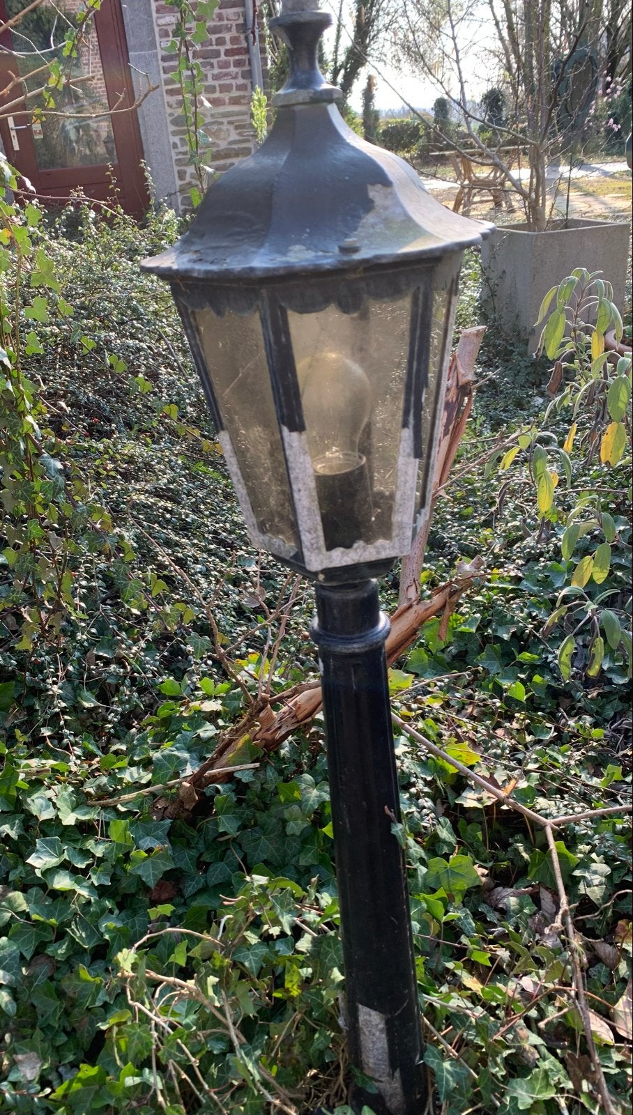 Antieke Buitenlamp op Steen - 105 cm Hoog, Ophalen