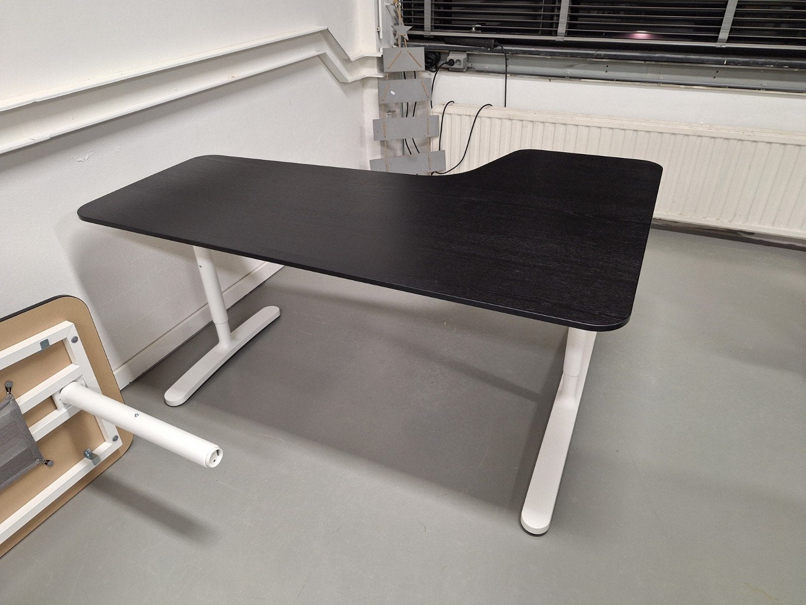 IKEA Bekant Hoekbureau - Verstelbaar - 160x65/100 cm, Zwart, 160 cm, Gebruikt, Hout
