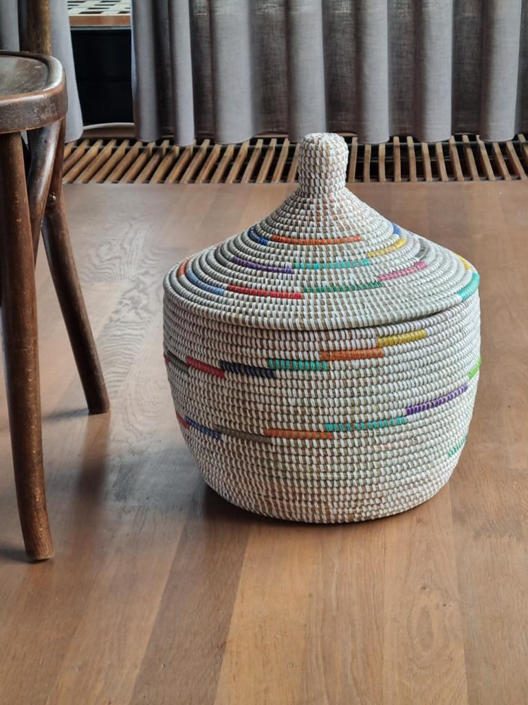 Zeegras opbergmand tajine handgemaakt in Senegal, Huis en Inrichting, Woonaccessoires | Schalen en Manden, Ophalen of Verzenden