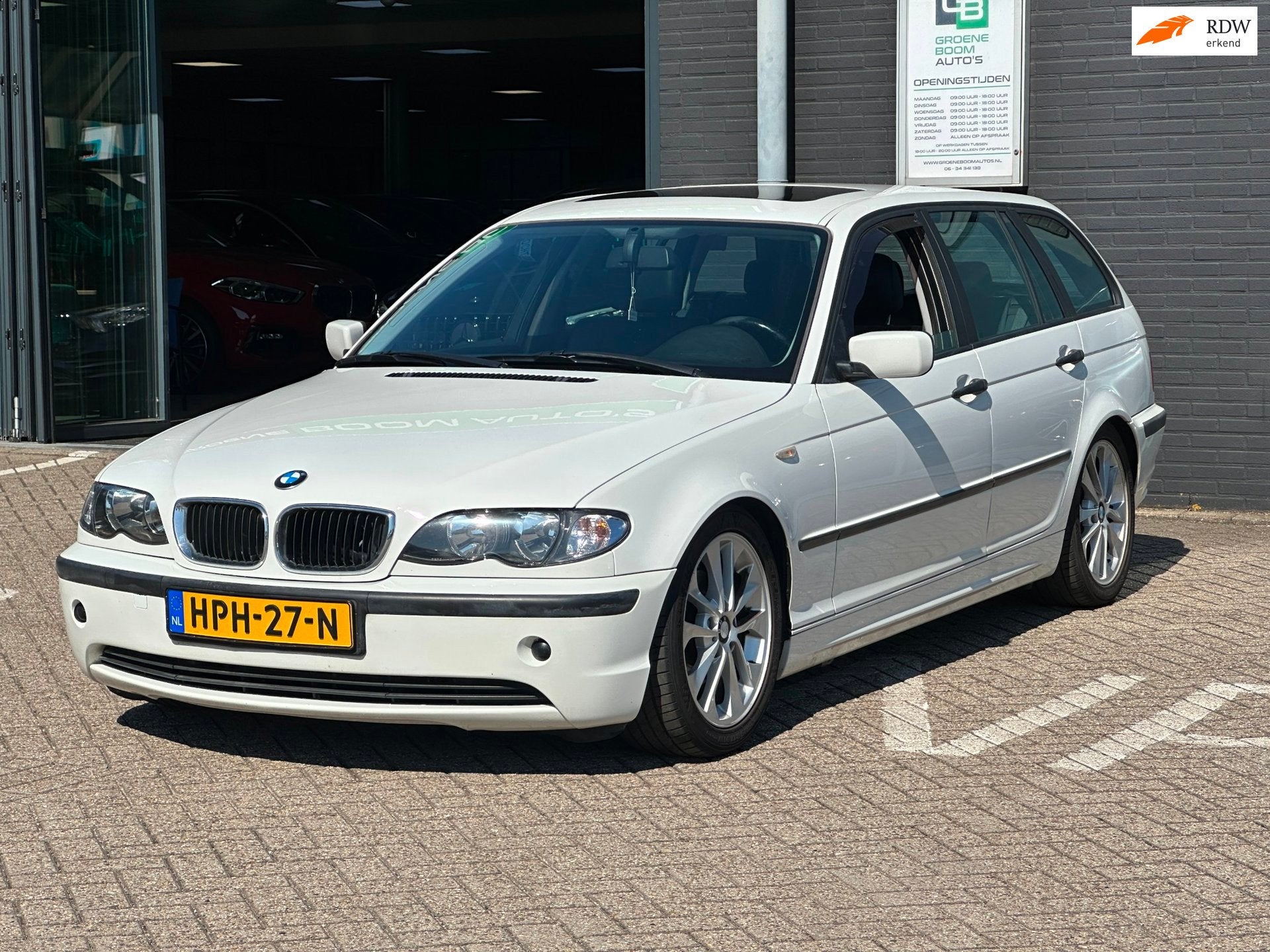 BMW 3-serie Touring 318i/APP-CONNECT/CAMERA/SCHUIFDAK/NAVI/N, Auto's, 13 km/l, 4 cilinders, Leder en Stof, Handgeschakeld