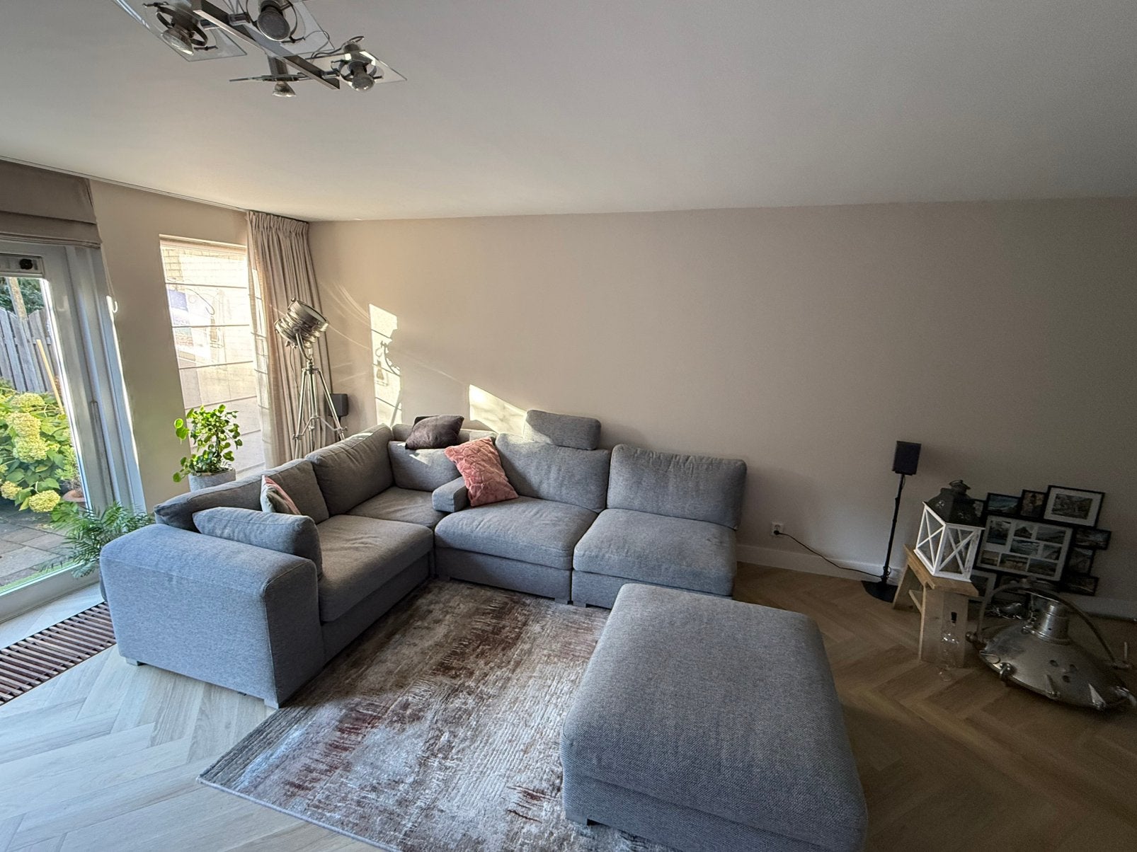 Grijze loungebank in prima staat, Ophalen, Zo goed als nieuw, Stof