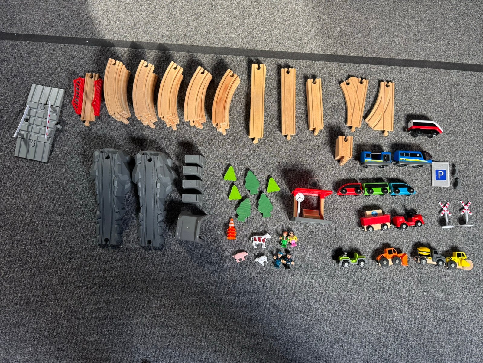 Houten treinbaan set met accessoires, Kinderen en Baby's, Ophalen of Verzenden, Gebruikt, Rij- of Hobbelspeelgoed