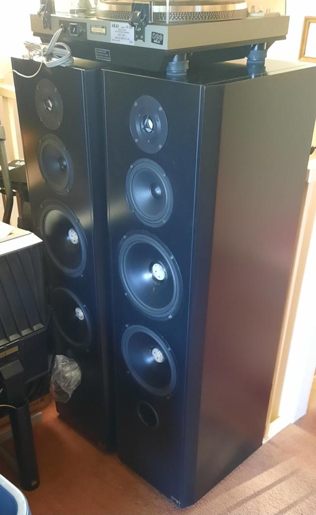 Te koop grote vifa luidsprekers 40kg per stuk ✅️, Audio, Tv en Foto, Luidsprekers, Front, Rear of Stereo speakers, 120 watt of meer