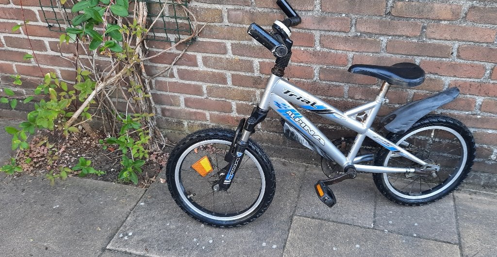 KINDERFIETSJE  16 INCH, Ophalen, Terugtraprem, Alpina Trial, 16 tot 20 inch