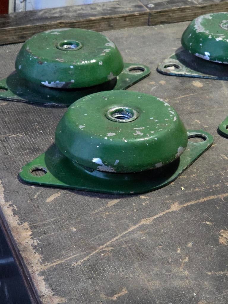Metalen rubberen trillingsdempers M16 hoogte 40mm, Ophalen of Verzenden, 250 mm of meer