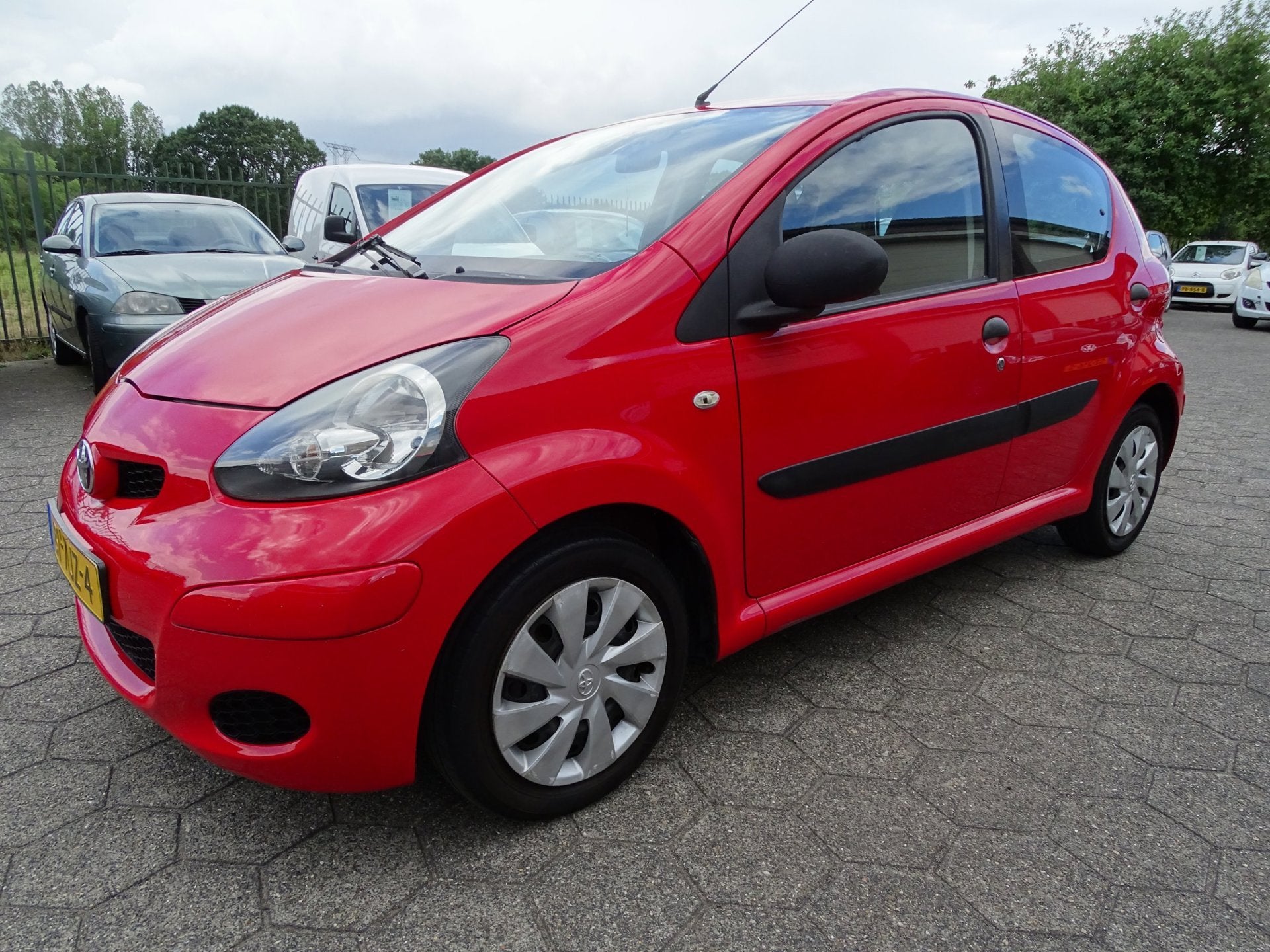 Toyota Aygo 1.0-12V Access 5 DEURS, Auto's, Voorwielaandrijving, Euro 5, Stof, Zwart