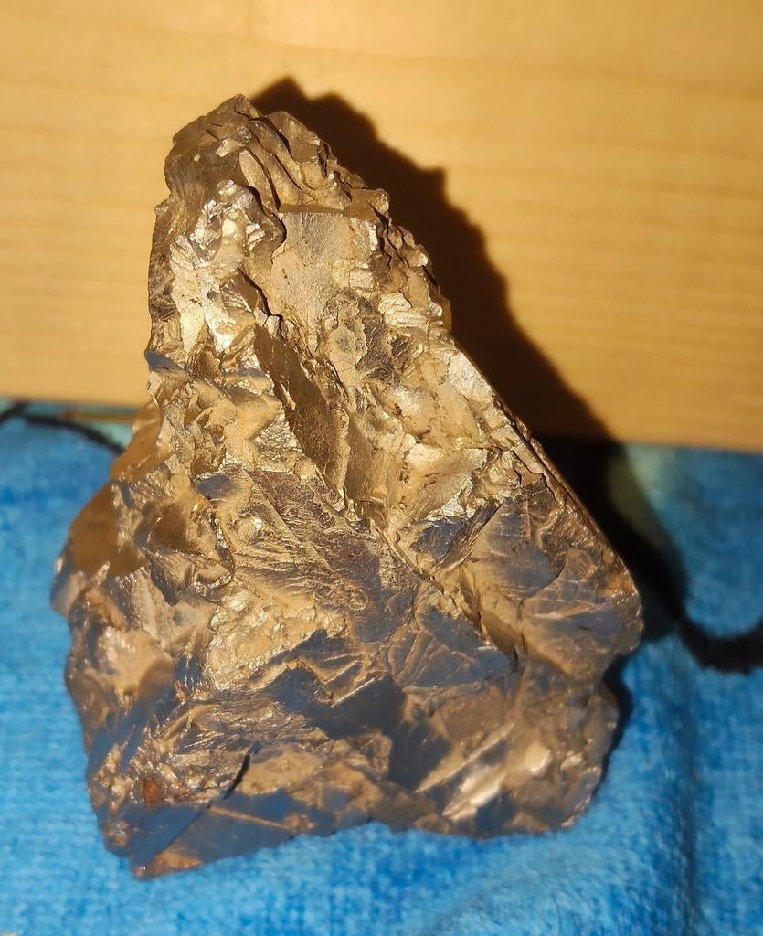 Elite Shungiet 606 gram - Zeldzaam Groot Exemplaar, Verzamelen, Mineralen en Fossielen, Ophalen of Verzenden, Mineraal
