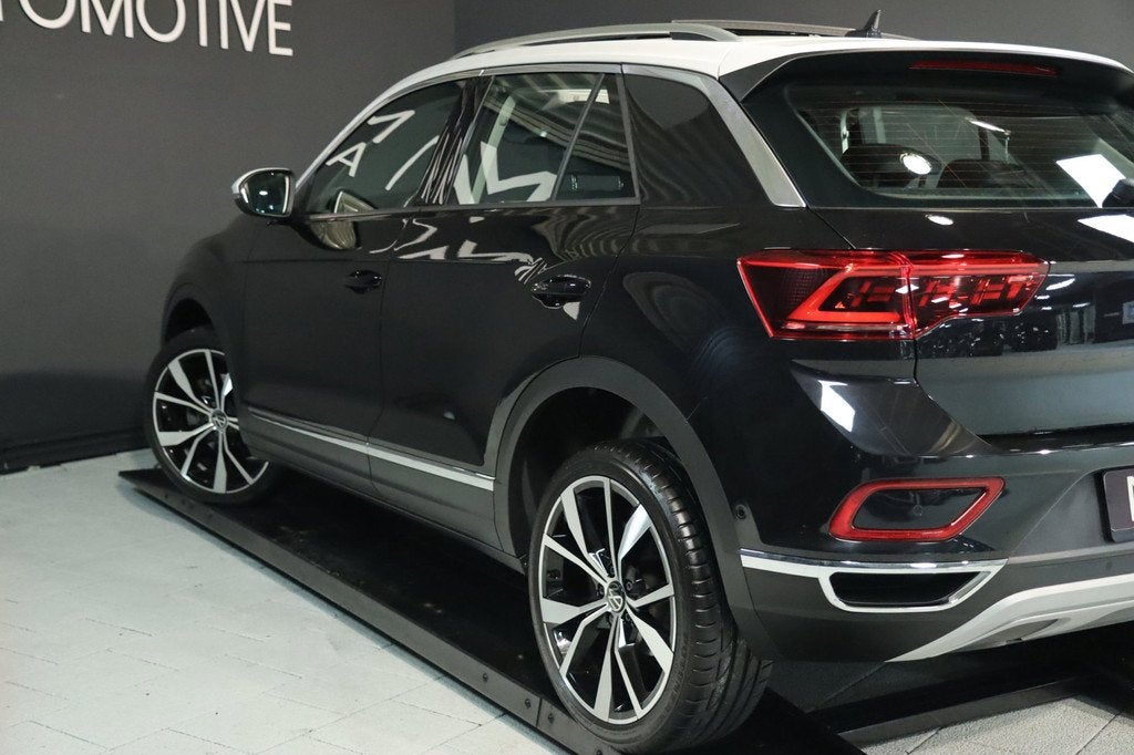 Volkswagen T-Roc 1.5 TSI ACT / PANODAK / VIRTUAL / ACC / MAS, 4 cilinders, 150 pk, Zwart, Bedrijf