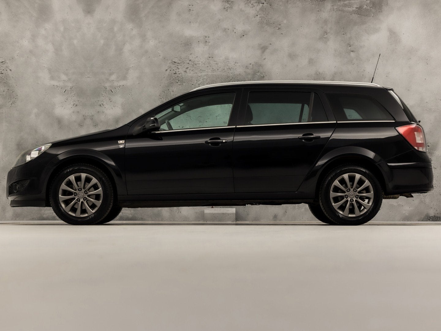Opel Astra 1.6 Sport (NAVIGATIE, AIRCO, GETINT GLAS, CRUISE,, Auto's, Opel, Voorwielaandrijving, Gebruikt, 116 pk, Zwart